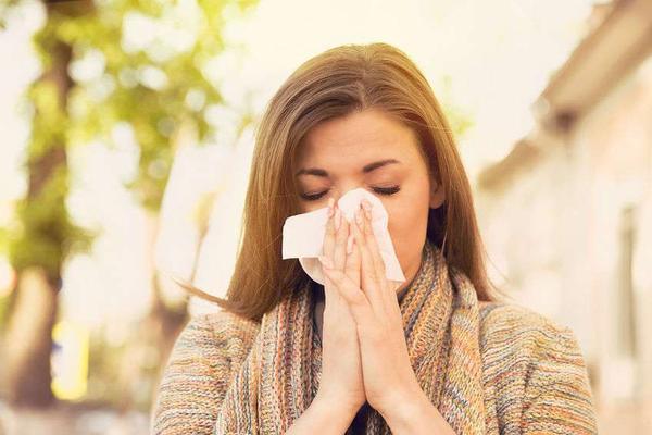 不能使用抗生素？过敏性鼻炎，在换季季节时该如何缓解症状？
