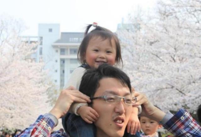 “女儿奴”越来越多，夫妻不再追求“养儿防老”，这一变化是为何