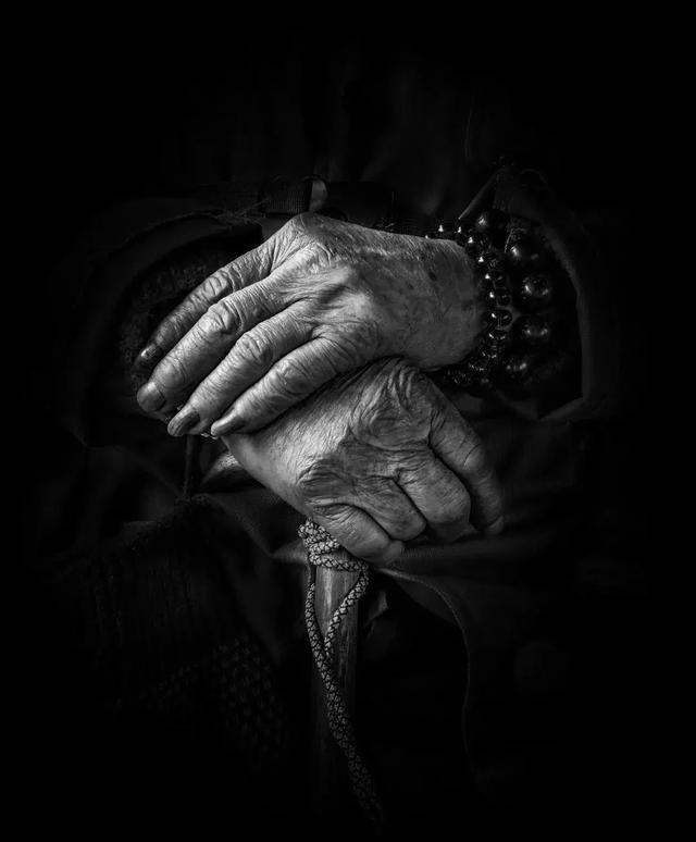 [微信七里香代理]，微信视频发黑了怎么调呢