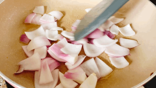 89岁奶奶一直用洋葱这样吃，脚腿有劲，三高平稳身体好