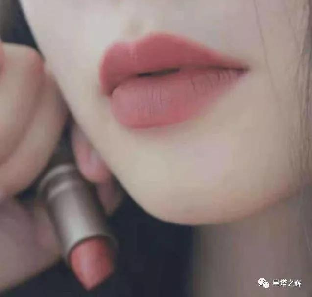 女人出门忙尽量化淡妆，教你正确化妆步骤，效果快又好看