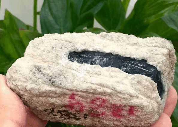 木那紫罗兰翡翠原石图木那后江翡翠原石-第1张图片-翡翠网