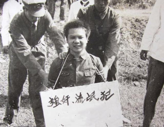 "同性相斥,异性同吸"