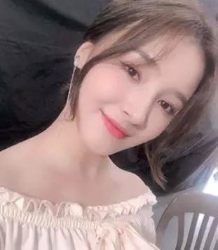抖音同款最火网红八字刘海怎么剪,方脸高颧骨女生秒变瓜子脸