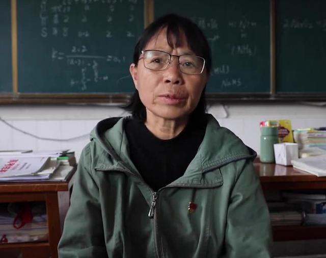张桂梅背后故事曝光：30年前穿红裙逛舞厅，30年后愧于亲情而落泪