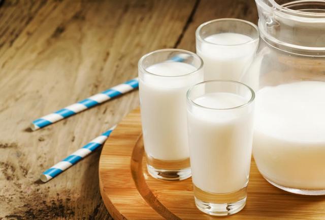 皮肤暗沉要多喝牛奶？56岁院士忠告：若想皮肤变白，多备这1物