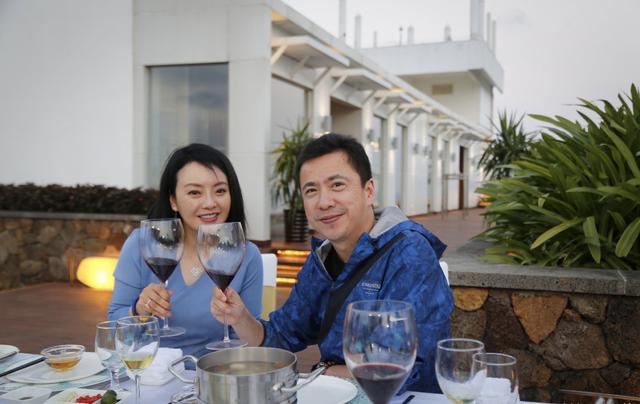 3年巨亏62亿后，华谊王氏两兄弟的富二代子女们都如何了？