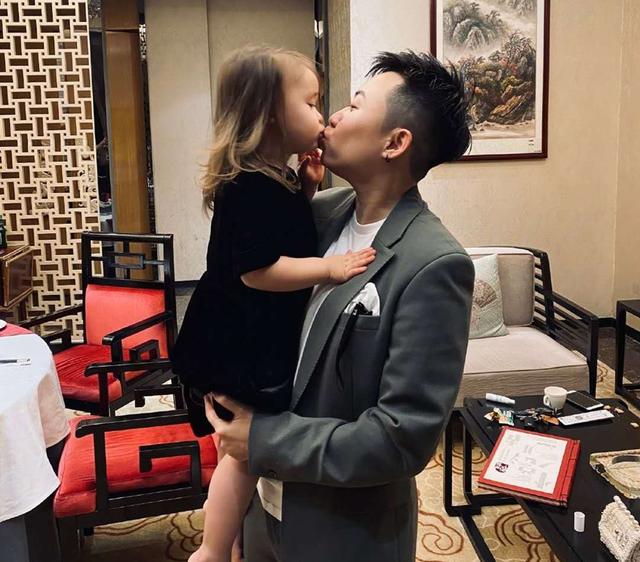 叶海洋将“无偶式”育儿进行到底真的好吗？一起看看帮你理清思绪