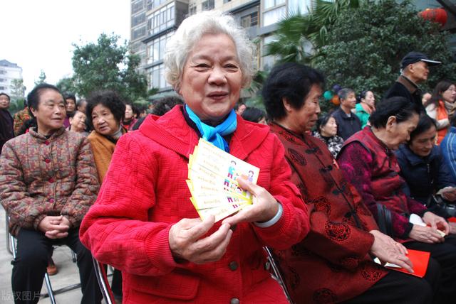 好事将近！2022年，养老金将有5大新变化，其中2个与农村朋友有关