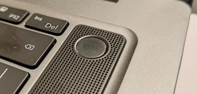 联想与荣耀16英寸上的对决：蜜糖或砒霜