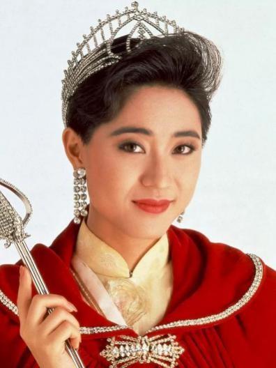 从神仙颜值，到曾志伟感慨"惨不忍睹"，是谁"毁灭"了香港小姐？