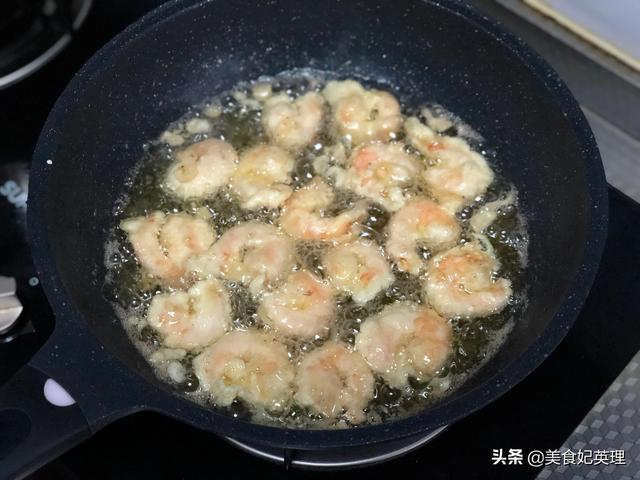 大虾这样做一口酥掉渣，整只虾鲜香好吃孩子超爱，从此不进肯德基
