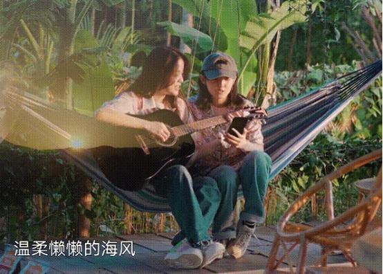 张子枫欧阳娜娜友情:谁说张子枫不喜欢欧阳娜娜，看了两人合体大片，真假友情肉眼可见