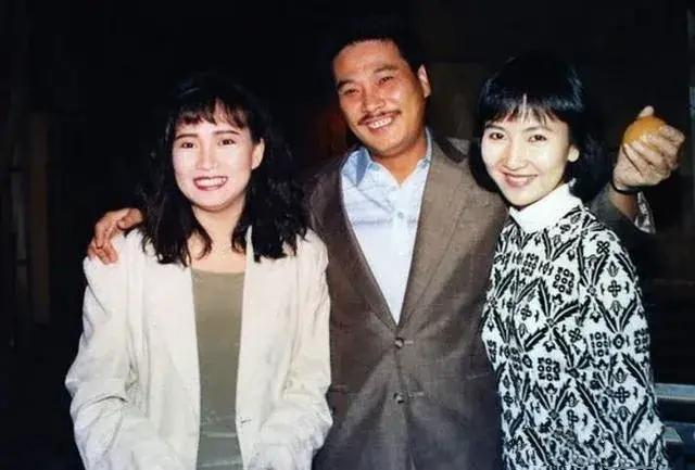 第一任妻子叫麦莉莉.