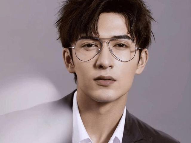 这6个明星明明是纯天然，却像极了整容脸，你看走眼几个？