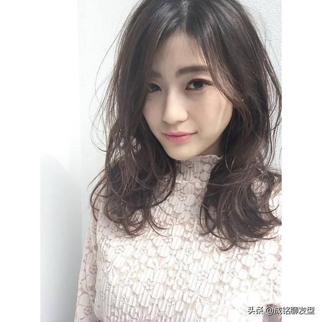 烫发一个月后可以重新烫吗（烫发一个月后可以重新再烫吗）