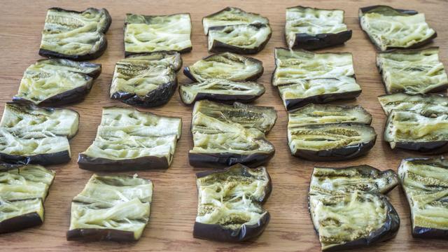 春天，女人想少用化妆品，多吃6种“紫色食物”，常吃脸色更红润