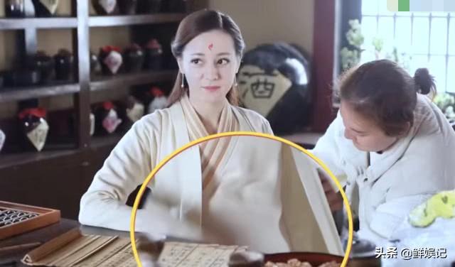 迪丽热巴怀孕大肚子要生了(迪丽热巴走路扭腰的视频)