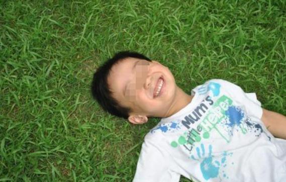 小孩身上皮肤像鸡皮疙瘩一样怎么回事啊