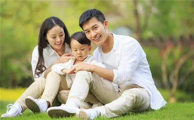爸爸给女儿取名“王怀”，上户口时被打错，宝妈看后大喜：不改了