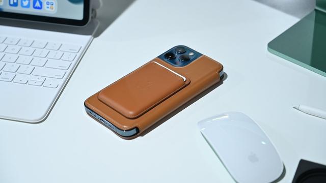 Twelve South SurfacePad：皮革材質 顏值出眾，支持 MagSafe
