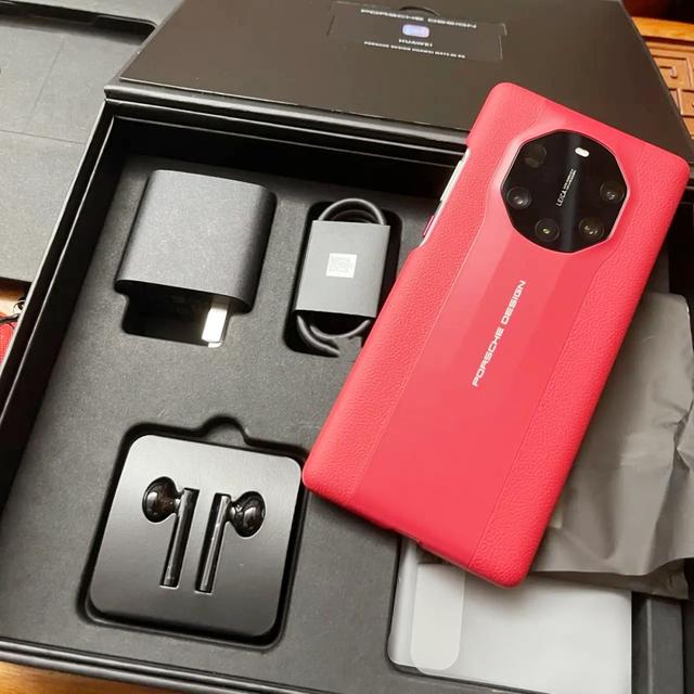 贵得离谱的定制手机，究竟是“智商税”，还是身份的象征？