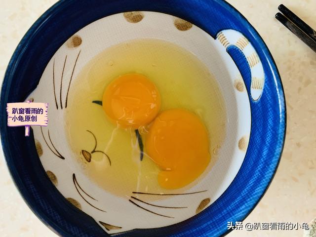 孩子长身体，早餐别将就，鸡蛋蔬菜巧搭配，一蒸一煎，营养又解馋