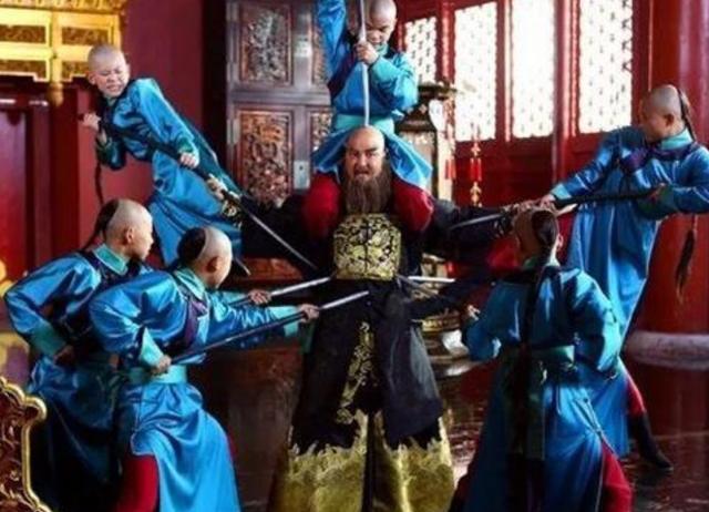 鳌拜手握重兵40万，却为何至死不肯造反？看看他背后的靠山