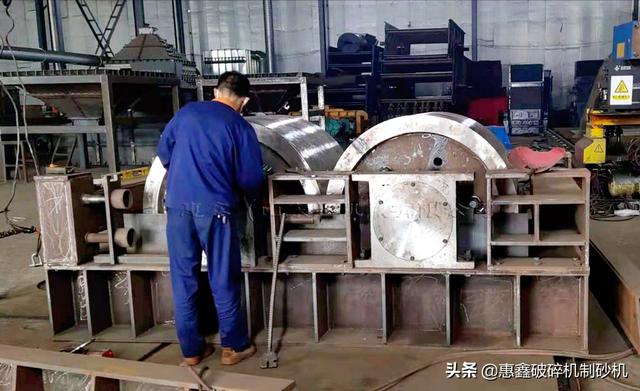 关于山东华机重工对辊制砂机的信息