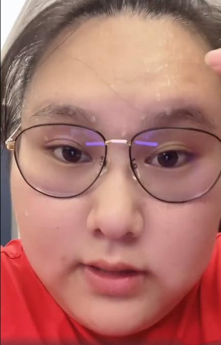 在东京奥运会只能打地铺的举重冠军李雯雯，在陕西全运会住上了大床房，可她为啥还要自己折腾一通？