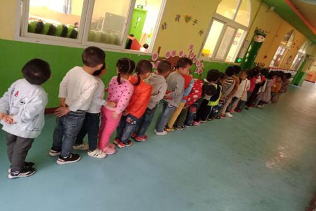 为啥孩子不愿在幼儿园如厕？娃可能说不明白，但家长要清楚