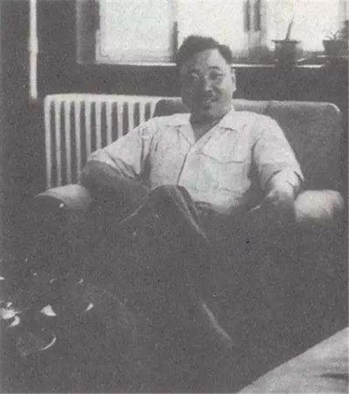 《伪装者》明楼原型袁殊：5重间谍身份游走各方，晚年在北京逝世