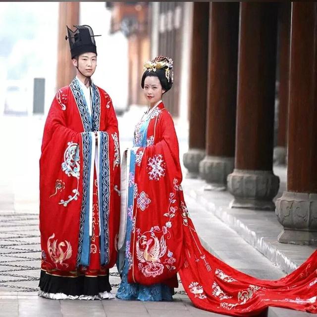 凤冠霞帔婚纱