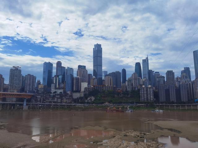 苦日子来了！买房不到半年亏了50万，结论：现金才是硬货？