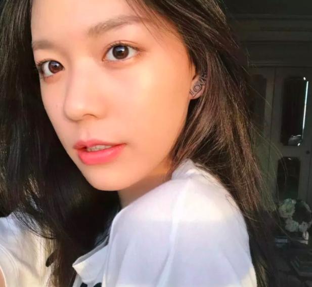 王一博真正女朋友的照片 名字（王一博的女朋友是关晓彤吗）