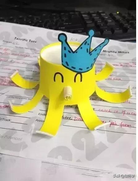 哇!太酷了!简单有趣的小制作,快来带宝贝体验吧!纸杯章鱼是不是很简单