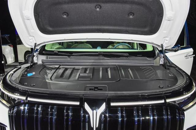 空气悬架+电动四驱，岚图MPV四座版不输埃尔法？