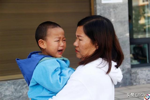 妻子身怀9斤巨婴，丈夫坚持让其顺产，孩子出生后追悔莫及