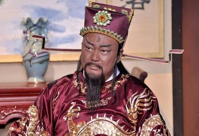 包拯在60岁寿宴上感叹膝下无子，儿媳却突然下跪说：这是您儿子