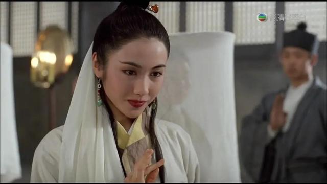 饰演周芷若的,正是喻可欣.