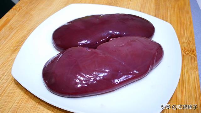 炒腰花時，最忌直接下鍋炒，教你正確做法，脆嫩爽口不腥氣，真香