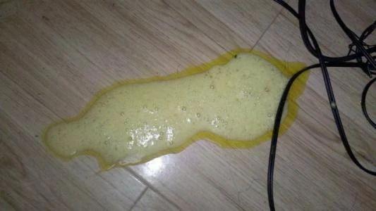 如果呕吐物的颜色是黄绿黄绿,说明胆汁已经吐出来了.