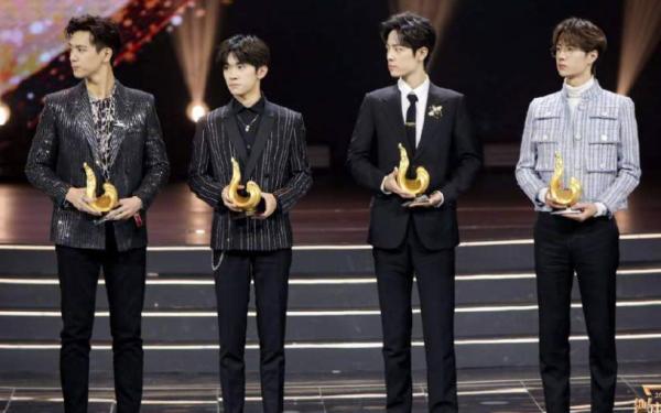 刘亦菲杨幂同框微博之夜2020(刘亦菲杨幂显胖微博之夜)