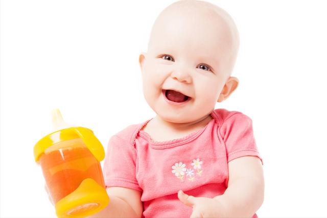 周岁以内的宝宝不建议喝果汁？