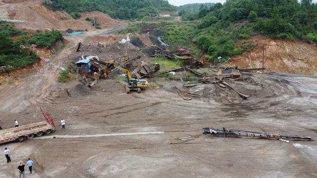 岳阳县新开镇严厉打击非法碎石厂，还老百姓青山绿水