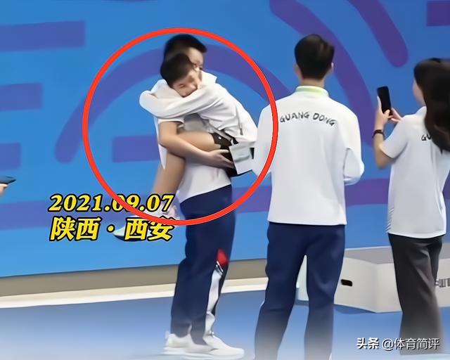 全红婵每天在想被教练抱起那一刻，全运会夺冠后，抱起她的是谁？