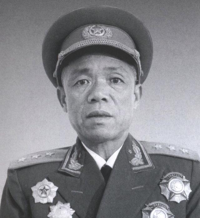林彪麾下的十大猛将都是谁？个个彪炳史册，谁是其中的第一猛将？
