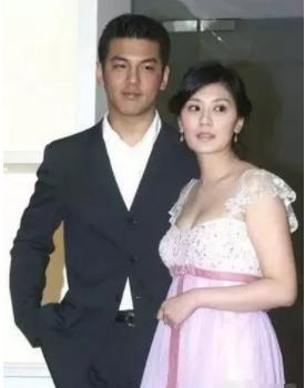 孙志浩:贾静雯女儿过16岁生日，生父孙志浩与后妈出镜，吻其脸颊显亲密