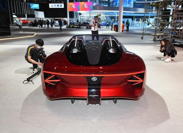 很多车企都意识到要做纯电动跑车，名爵推出Cyberster，快人一步