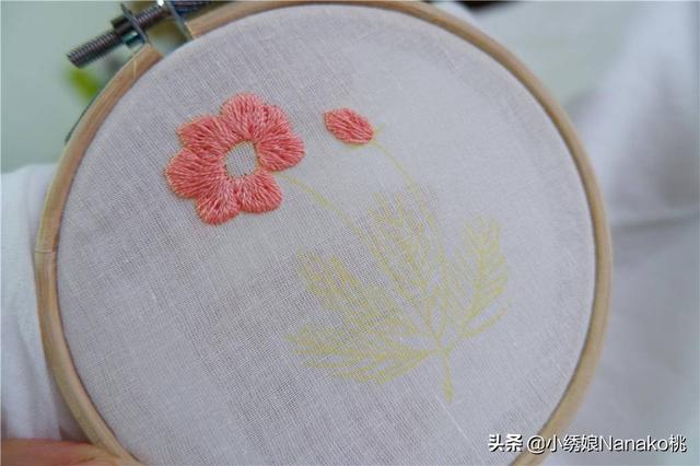 立體雛菊刺繡教程(簡易雛菊花繡法)